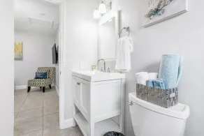 Kick back and relax in this calm, stylish space - Image 3