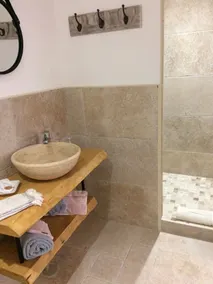 Guesthouse 'Au Plus Proche Des Vignes' with Private Terrace and Wi-Fi - Image 2