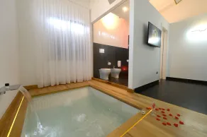X Hotel - Image 4