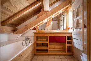 Chalet, ski-in/ski-out & foot of the slopes, sauna, balcony, fireplace or stove, parking, tv, 150m² - Image 3