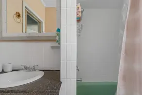  Explore Buffalo & Niagara Falls from this newly renovated apartment! - Image 4