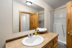Cozy 1 bedroom in West Yellowstone, just 1 minute from Yellowstone Park! Alpine 1 - Image 5