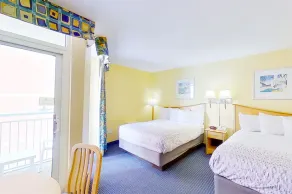 14th floor studio w/ central AC, shared hot tub, balcony, shared pool, & WiFi - Image 5