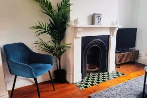 Spacious 2BR Reading Home w/ Garden & Sofa Bed - Image 3