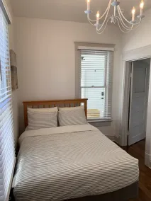 Relax at this charming, cozy DT hideaway - Pet friendly - Image 5
