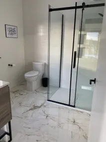 Modern three bedroom with Panoramic Oceanview  - Image 4
