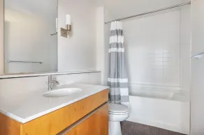 Gorgeous Downtown Bellevue Studio w/ Gym, W/D, near shops, by Blueground - Image 5