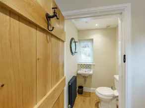 2 bedroom accommodation in Llantilio Pertholey - Image 5