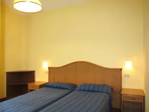 Hyggelig lejlighed for 5 personer med pool, WIFI, TV og terrasse - Image 4