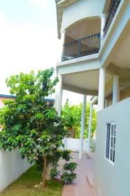 Winter Escape with Seaview - Private Balcony & Fast WiFi - Image 4