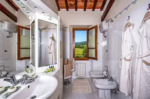 Alleinstehendes Ferienhaus mit  W-LAN, privatem Pool, TV, Innenhof, Haustiere erlaubt, Panoramablick - Image 3