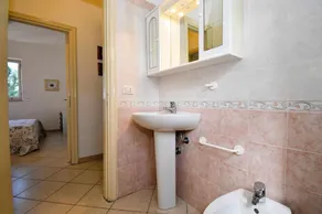 Lovely sea view cottage in res. with pool - Image 4
