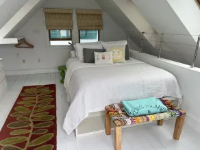 “The Beach House” Peaks Island Oceanfront Cottage - Image 4