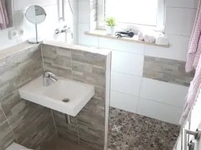 Ferienwohnung Kampenwand, 48 m², 2 Personen, Wohn- u. Schlafzimmer, Küche, Bad, WLAN, Balkon, Nichtraucher - Image 2