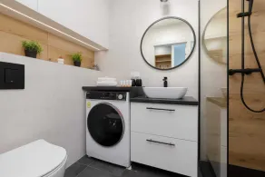 Stylish Apartment with Jacuzzi | Pool & Parking - Image 4