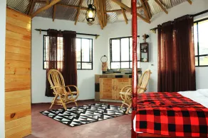 Eco-bandas med malerisk udsigt over Lake Nakuru - Image 2