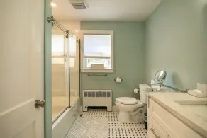 Fully Restored Bristol Home, Walk to Town & Harbor - Image 4