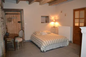 Charming stone house in the Charollais Brionnais region with breathtaking views. - Image 5