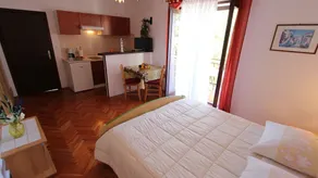 Studio apartment Jelka 1 for 2 people near the beach on the island of Krk - Image 4