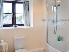 2 bedroom accommodation in Knole - Image 2