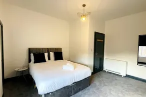 Luxury Apartment in Leicester City- Free Parking - Image 5