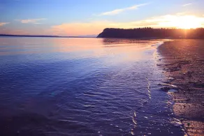 Beautiful, custom 4 bedroom beachfront home on Sunlight Beach, Useless Bay. - Image 4
