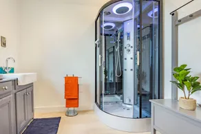 THE BELFRY, romantic, with a garden in Evesham - Image 3