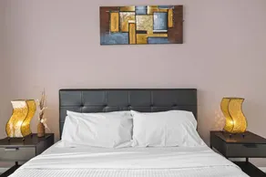 Snug 2-bed Townhouse Near Bustling Shops - Image 4