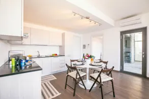 Penthouse-LakeView-AC-Private Garden - Image 4