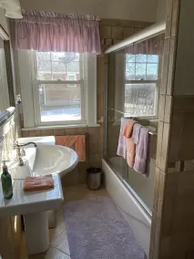 EAA Dream Home: Immaculate Lake Front Home 5 miles from EAA - Image 3