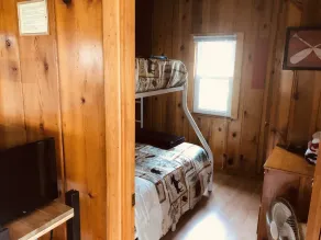 Lakefront Cottage 2 min to downtown - Image 3