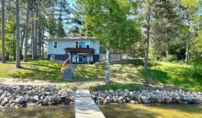 Relax in a cozy and private lake front cabin with breathtaking views! - Image 4