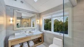 Contemporary Bayfront Retreat with NEW Heated Saltwater Pool, Bluestone... - Image 4
