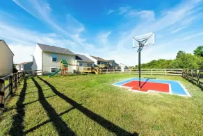 Spacious home, game room. pool table- basketball court. 2 King beds,Free parking - Image 3