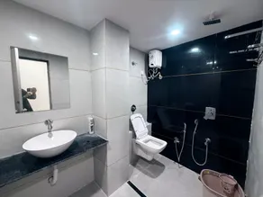 THE 7 ELEVEN HOTEL - Image 5