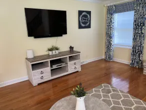 Beautiful, spacious and quiet house in the heart of Moline. - Image 2