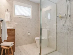 Elysium Cottage - A Cosy Retreat with Water Views - Image 2