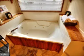 CozyBearCave at Lake Laura - Image 5