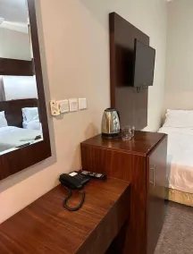 Manarat Al Aziziyah Hotel - Image 5