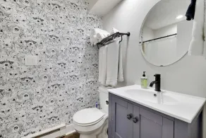 Ski + Waterpark Retreat ★ Lakeside Renovated Modern 3 Bed 2. 5 Bath ★ Crested Falcon - Image 5