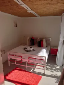 Casa da floresta em um terreno grande - Image 4