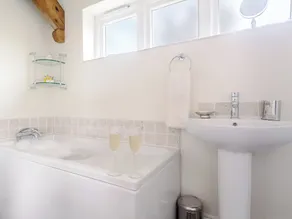 2 bedroom accommodation in Cam, near Dursley - Image 3