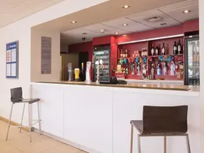 Travelodge London Excel Hotel - Image 3