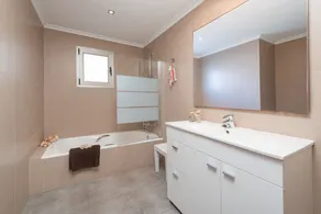 CASTELLO PLATJA - Beautiful apartment with sea views and only 100 metres away from the bea - Image 3