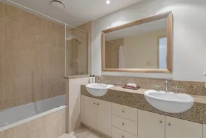 Official Lakes Resort One Bedroom Apartments - Image 4