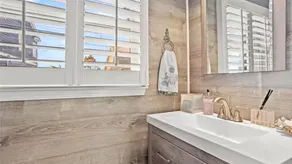 Spectacular direct waterfront with rooftop hot tub 360 degree views. - Image 3