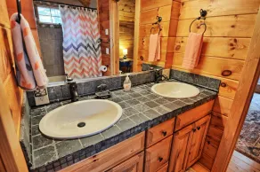 Charming 3-bedroom cabin in Laurel Springs, NC, perfect for family getaways. - Image 5
