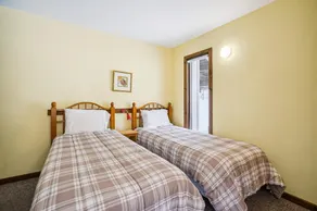 Welcome to your ideal mountain escape! This delightful 3-bedroom plus loft - Image 5