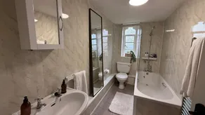 Cotswolds Castle Sleeps 8 with Enclosed Garden - Image 2