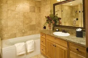 Belle suite 2 chambres au Lodge avec piscine et bain à remous! - Image 3